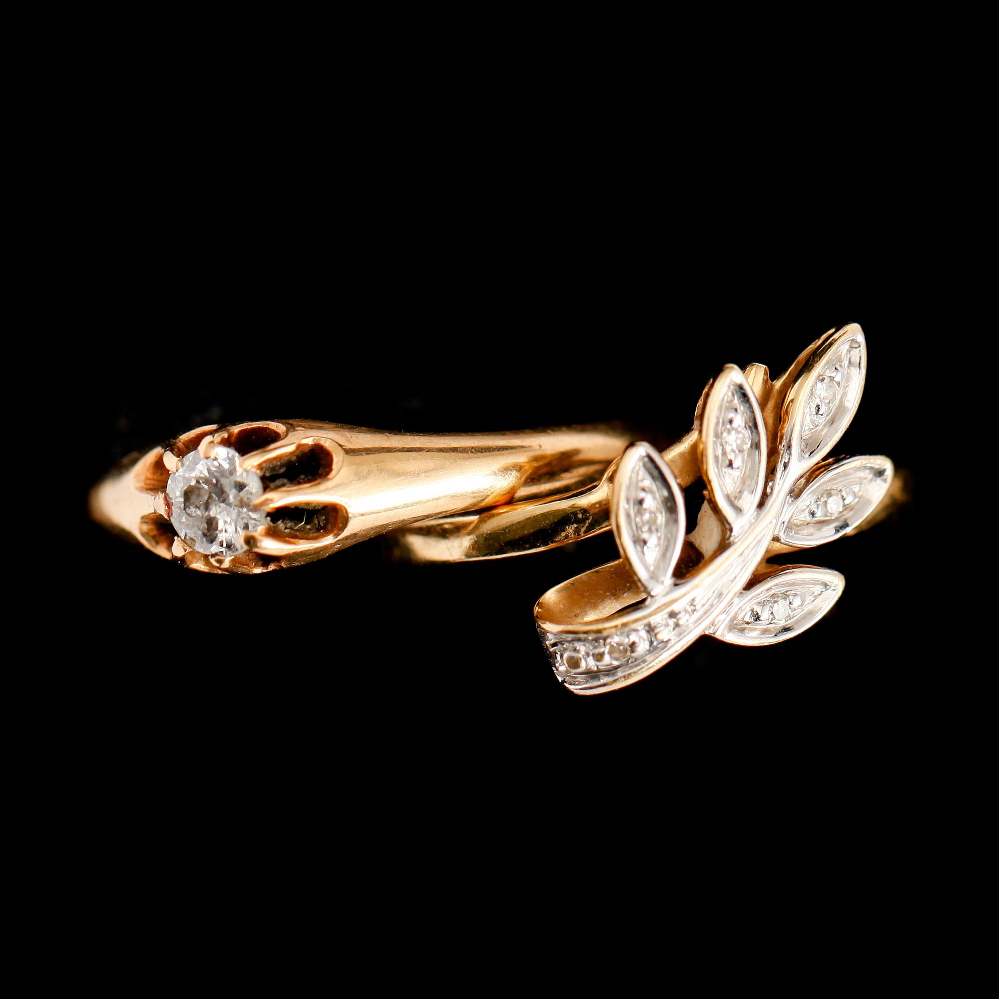 RINGAR, 2 st, 18 k guld, diamanter. Total vikt ca 3 gr.