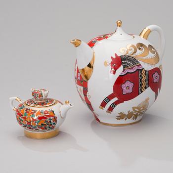 Two Lomonosov porcelain teapots, Soviet Union.