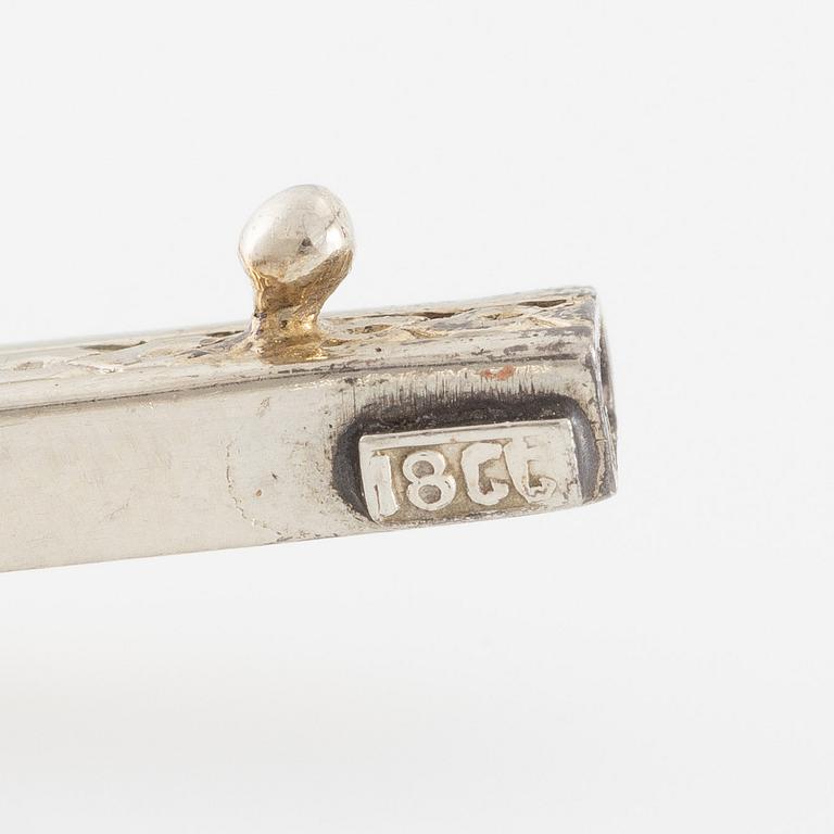 Bracelet, 18K white gold set with brilliant-cut and octagonal-cut diamonds and blue sapphires, Art Deco, circa 1920-30s.