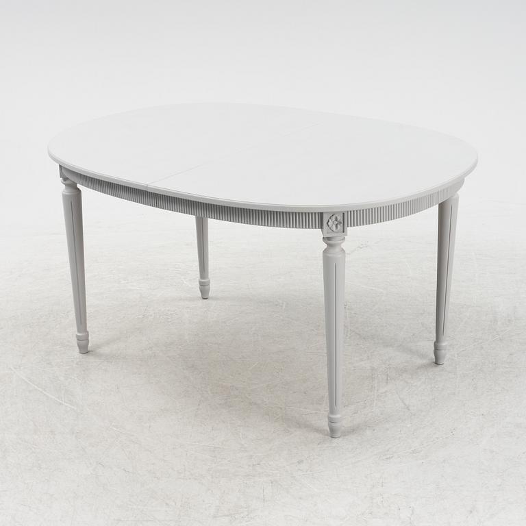 Matgrupp, 11 delar samt två illäggsskivor, gustaviansk stil, sent 1900-tal.