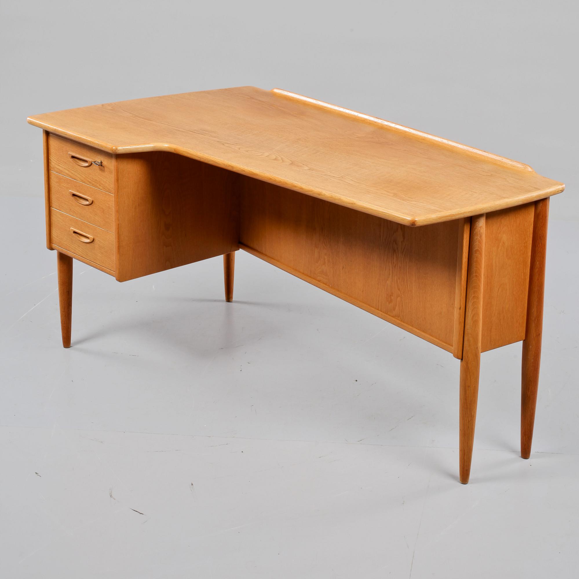 SKRIVBORD, Lelångs Möbelfabrik, Bengtsfors, 1960-tal.