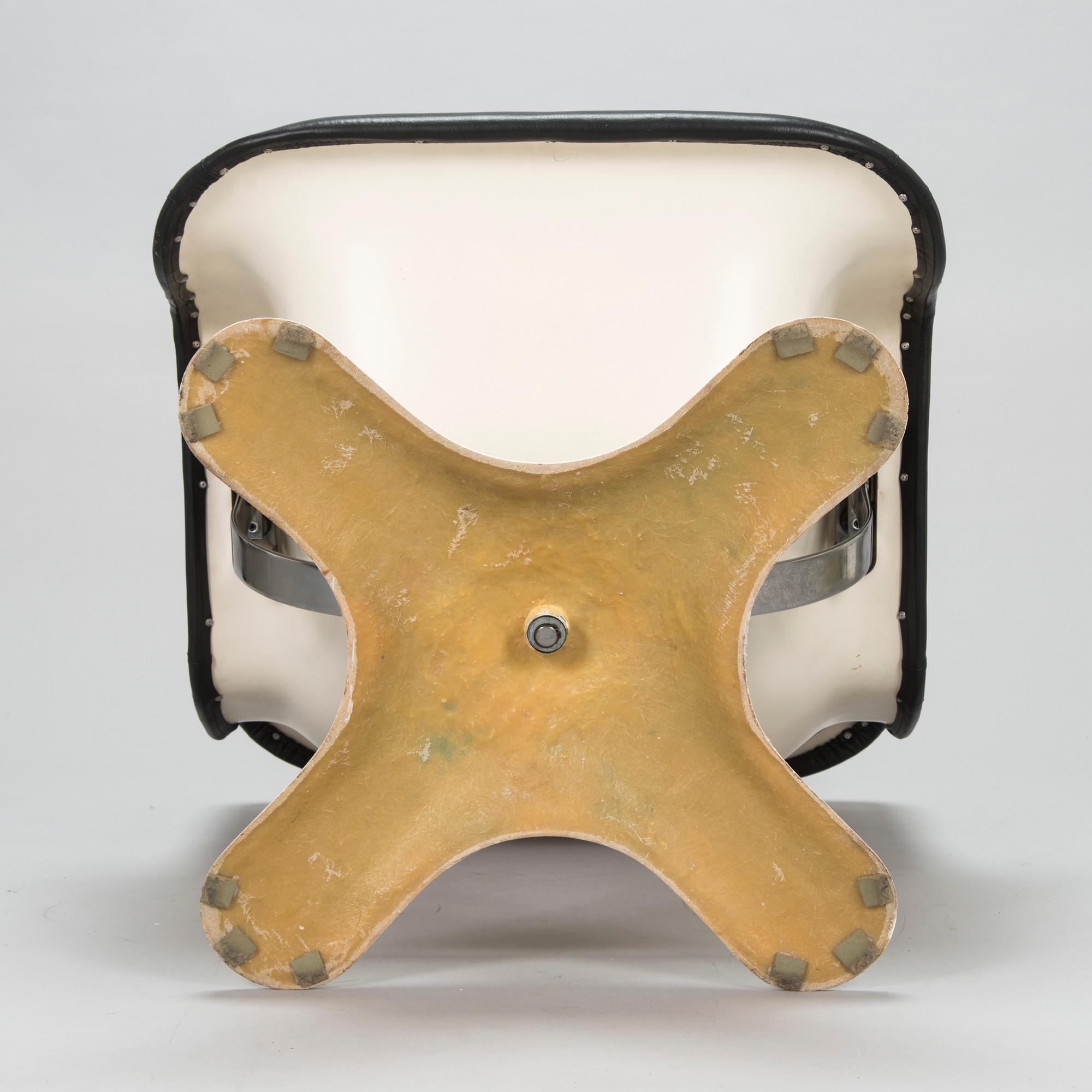 Yrjö Kukkapuro, fåtölj "Karusell" och bord "Saturnus" modell 659-55, Avarte, Finland.