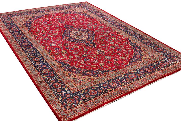 A Keshan carpet, c. 408 x 295 cm.