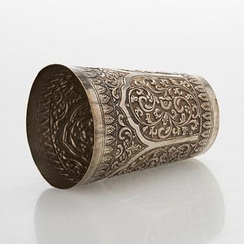Bägare, silver, sannol. Indien, finska kontrollstämplar Helsingfors 1972.