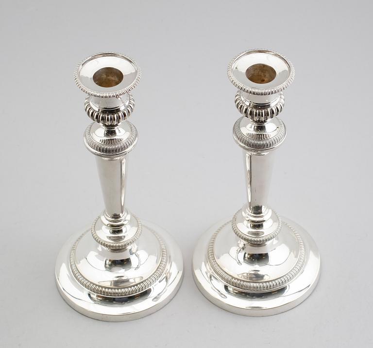 LJUSSTAKAR, 1 par, nysilver, gustaviansk stil, 1900-talets första hälft.