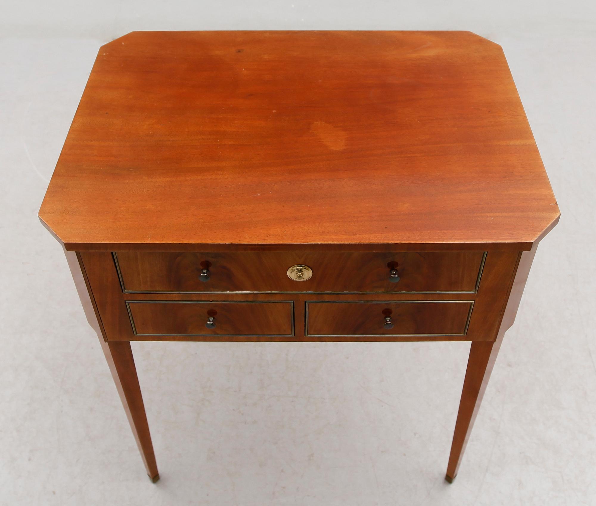 BORD, gustaviansk stil, 1900-talets mitt.