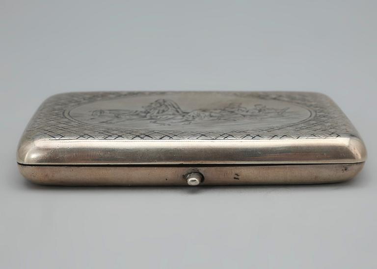 CIGARETTETUI, silver, Moskva, Ryssland, 1895. Vikt ca 140 g.