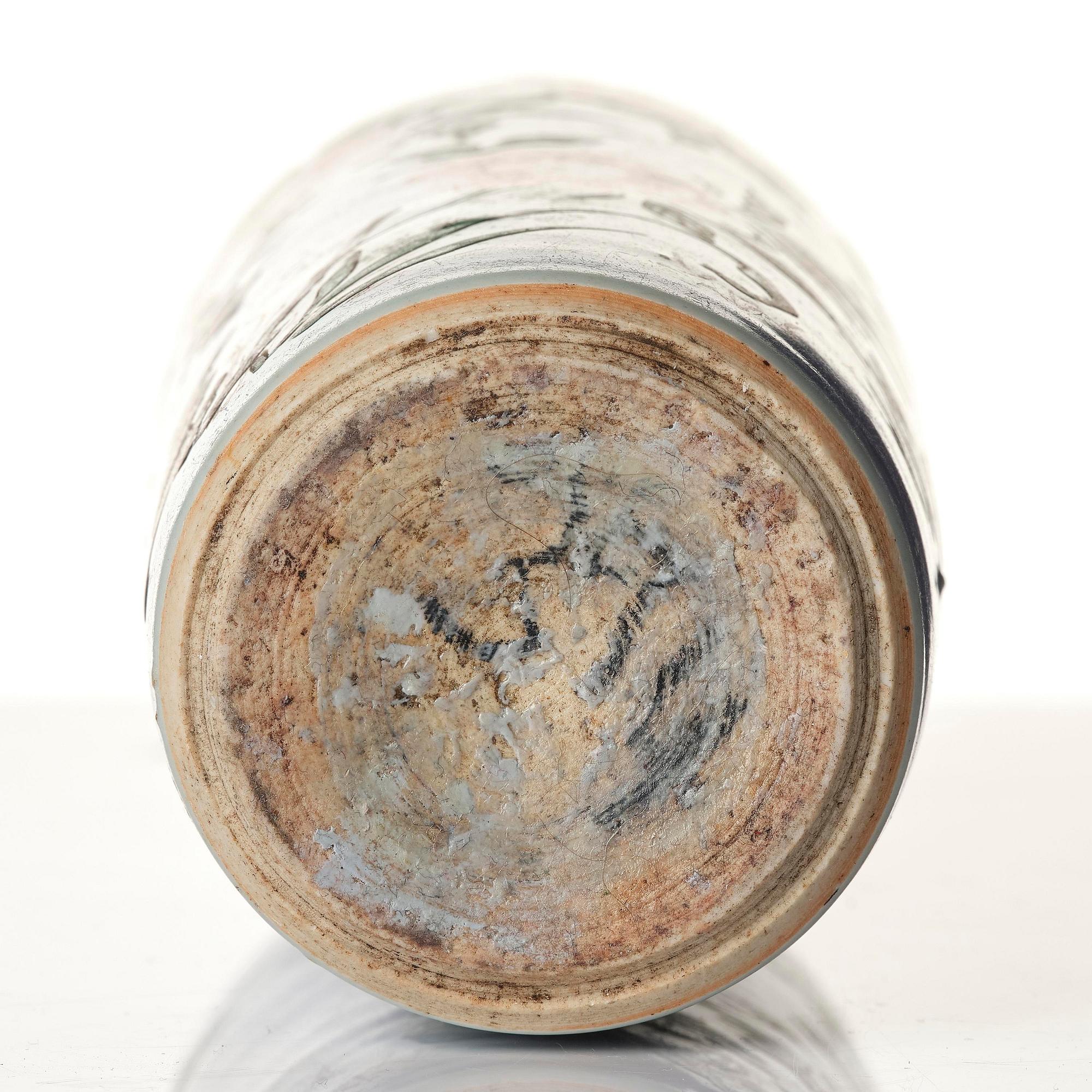 A wucai 'sleeve' vase, Transition, 17th century.