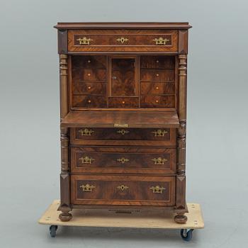 CHIFFONJÉ, nyrenässans, sent 1800-tal.