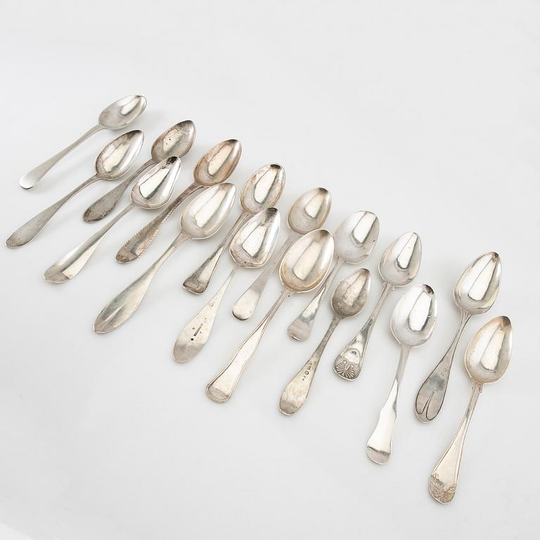 Spoons 16 pcs silver 17th/18th century.