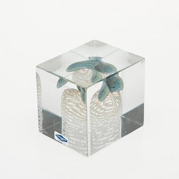 ÅRSKUB, glas, signerad Oiva Toikka, Nuutajärvi 1986, 568/2000.