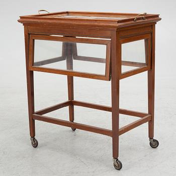 A tea trolley, first half of the 20th Century.