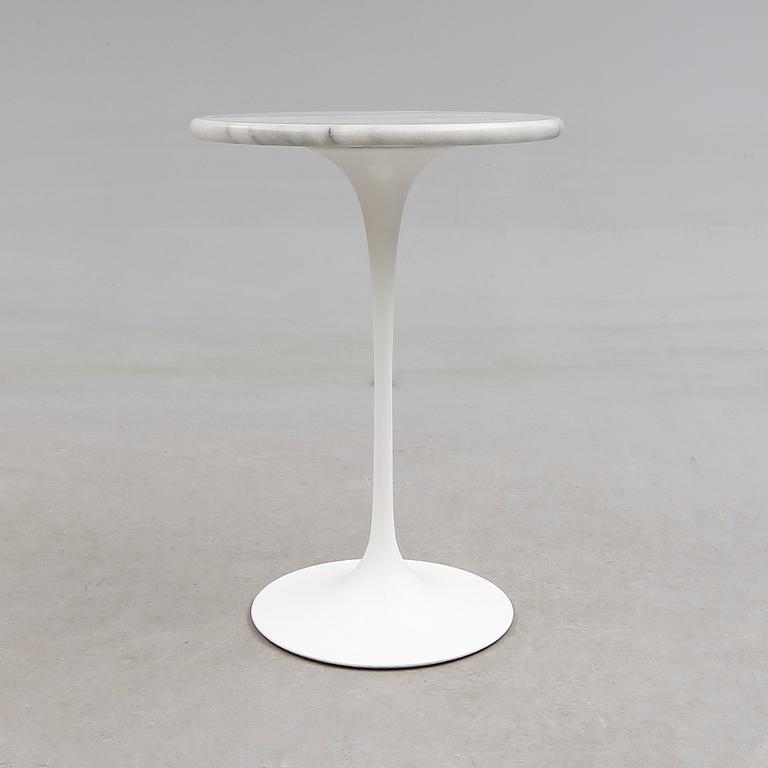 BORD, "Tulip", Eero Saarinen, Knoll, 1900-talets andra hälft.