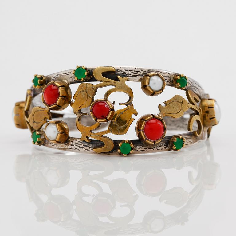 ARMBAND, sterlingsilver, pärlor samt olikfärgade stenar.