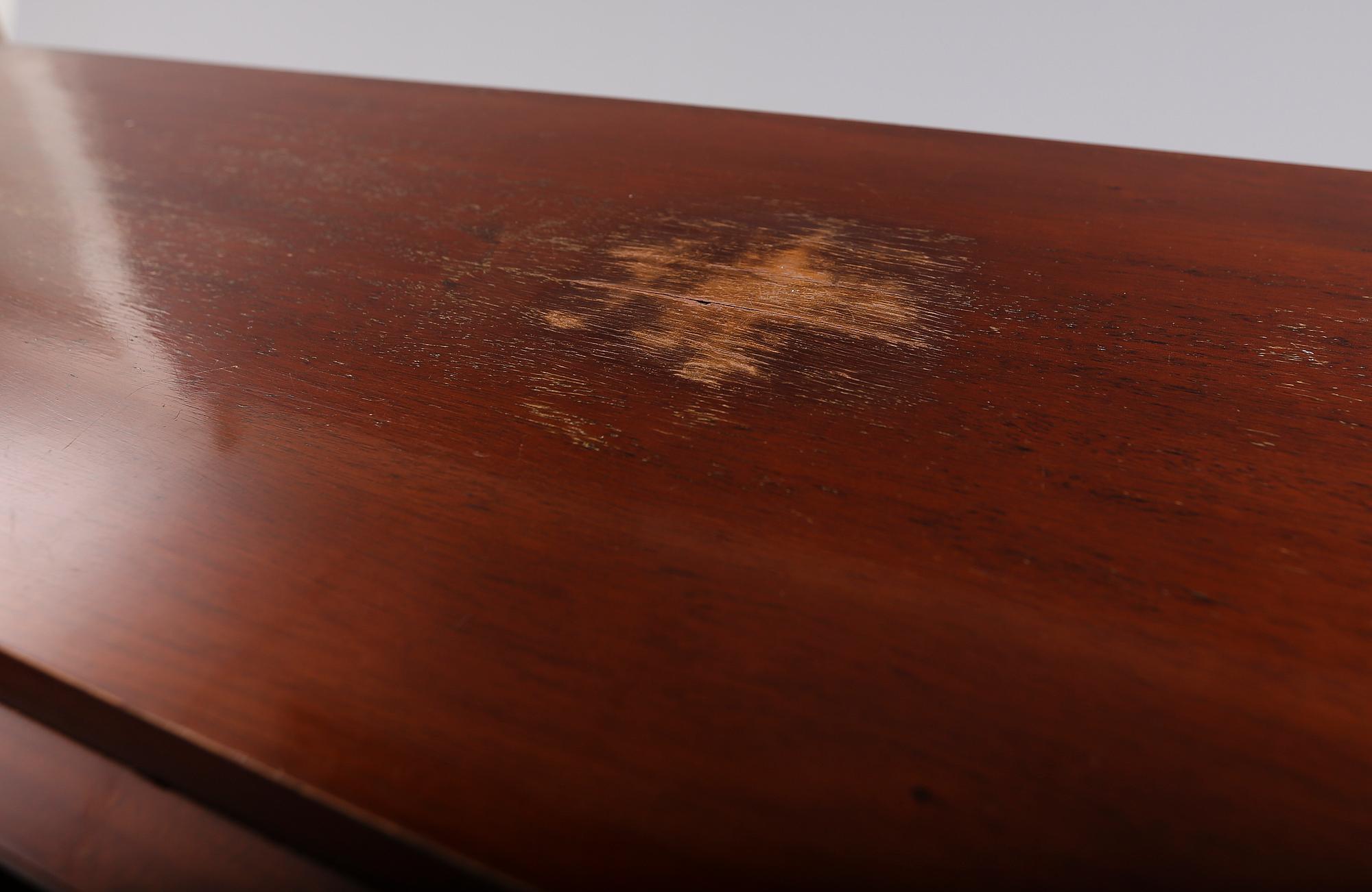 BOKHYLLA, Karl Johan-stil, 1900-talets första hälft.