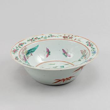 A famille rose basin, Qing dynasty, circa 1900.