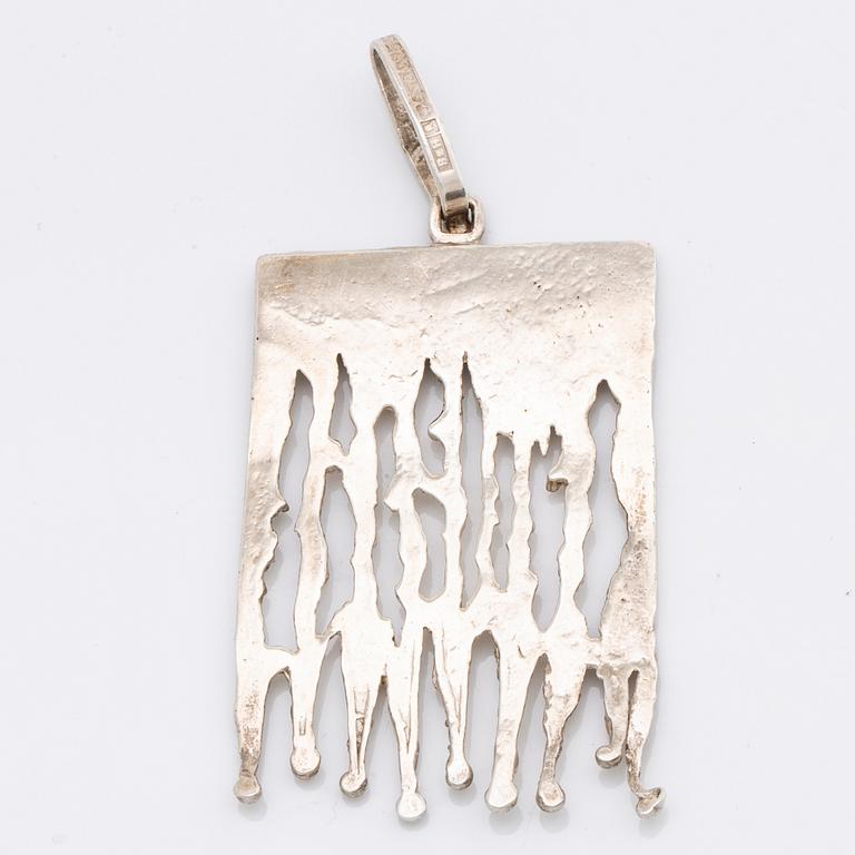 Necklace and pendant, sterling silver, 59 g, 1971 and 1977.