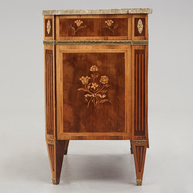 A Gustavian late 18th century commode attributed to Jonas Hultsten (master in Stockholm 1773-1794).