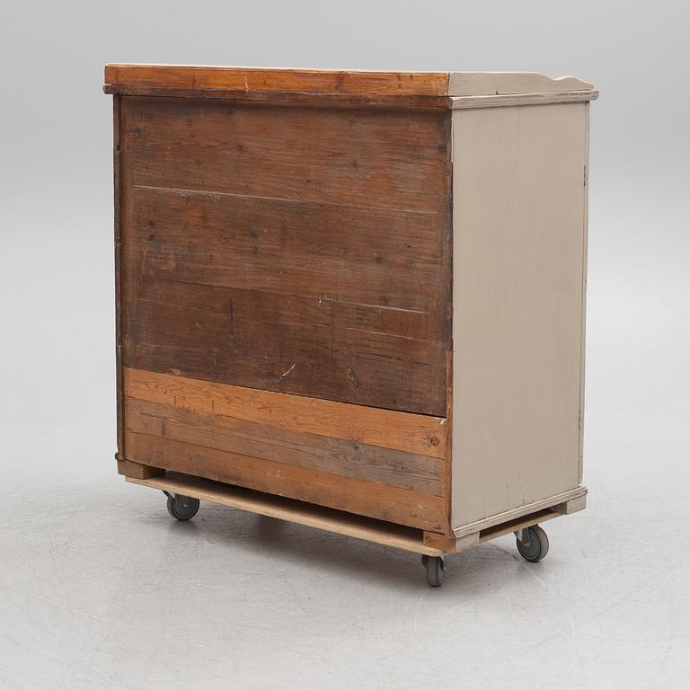 A Gustavian cabinet, 18th/19th century.