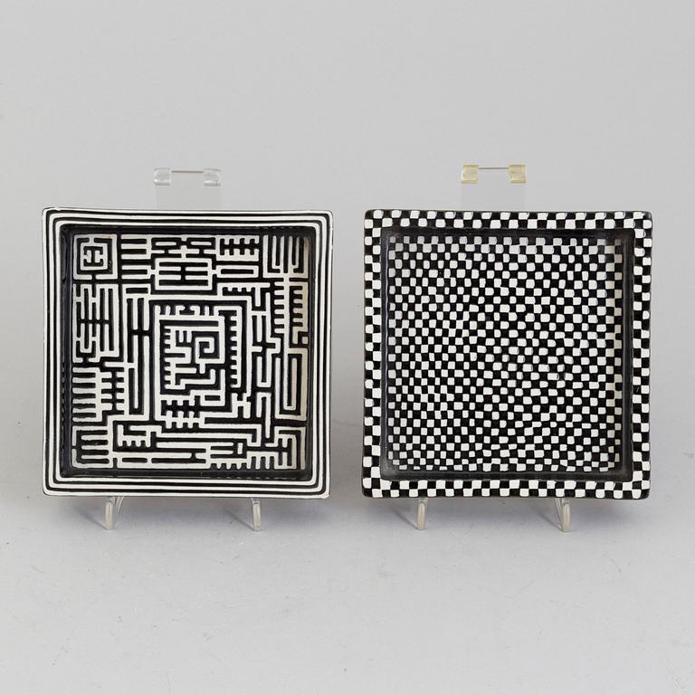 STIG LINDBERG, fat, 2 stycken, "Domino", Gustavsberg, 1900-talets andra hälft.