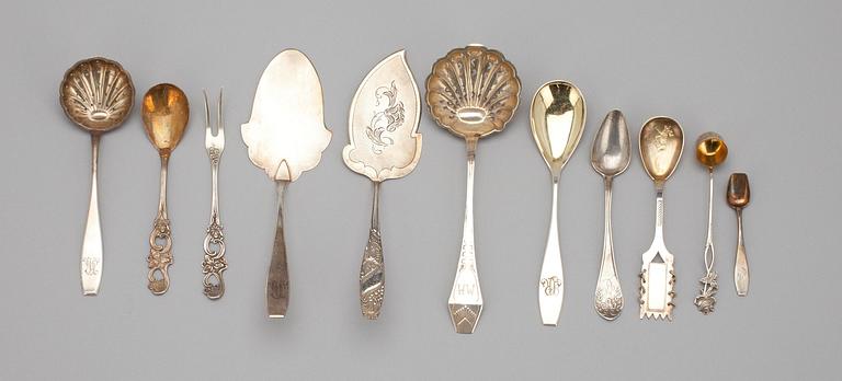 PARTI BESTICK, 11 st, silver, diverse finska stämplar. Vikt ca 214 g.