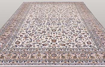 A carpet, Kashan, signed, ca 402 x 296 cm.