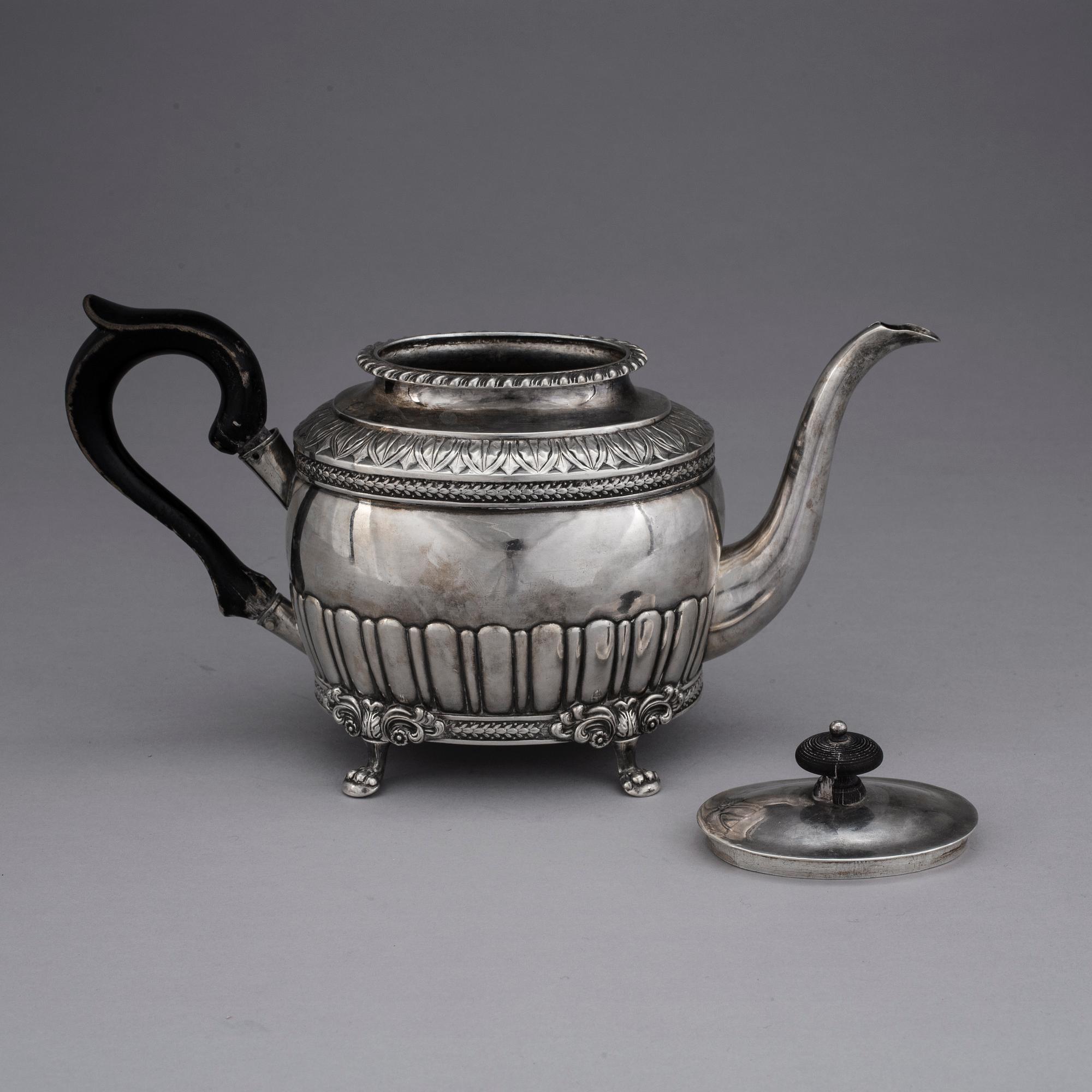 TEKANNA, silver. Empire, Johan Petter Grönvall, Stockholm 1844. Vikt ca 444 gram.