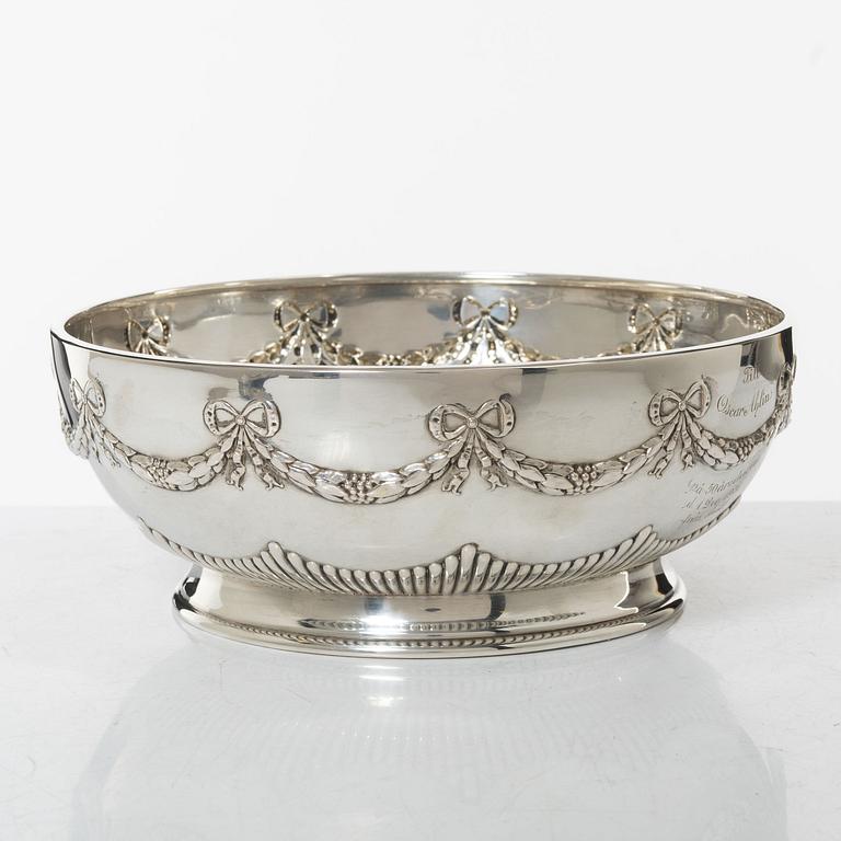 A Swedish silver bowl, marks of CG Hallberg, Stockholm 1906.