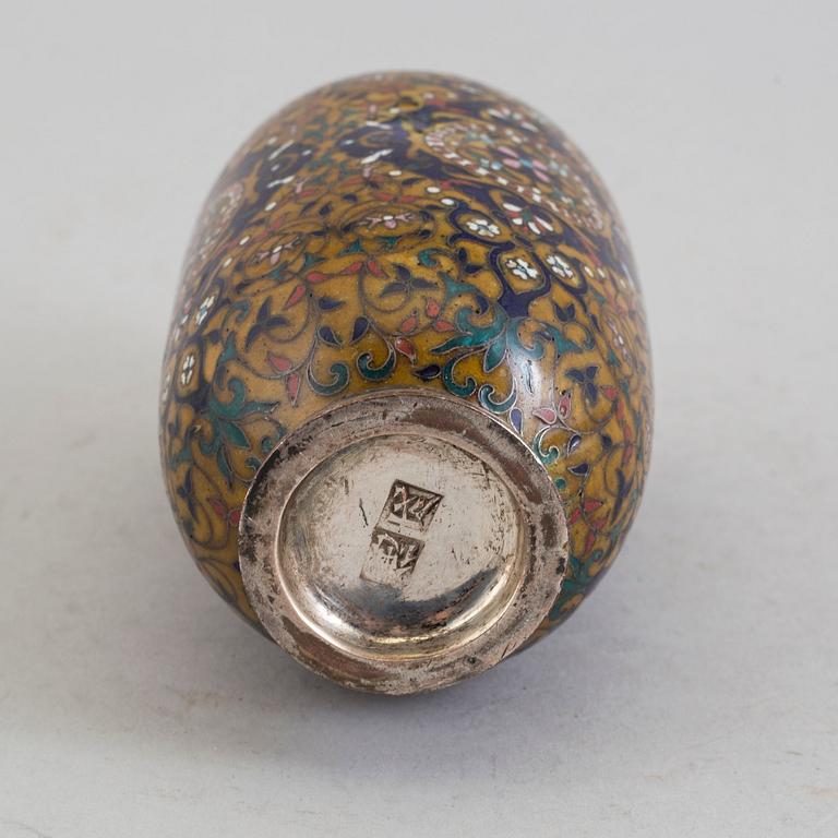 VAS med LOCK, silver. Kina, tidigt 1900-tal, 581,3 gram.