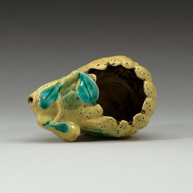 A yellow bisquit brush washer, Qing dynasty 19th century.