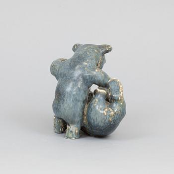 FIGURIN, stengods. Gunnar Nylund, Rörstrand. Sign o märkt unik.