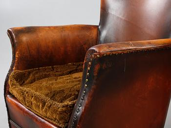 FÅTÖLJER, ett par, 1900-talets första hälft.