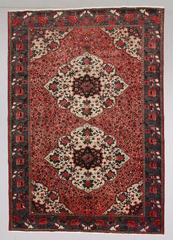 MATTA, persisk. Ca 303 x 207 cm.