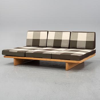 Børge Mogensen, an oak '4400' daybed, Fredericia stolefabrik.