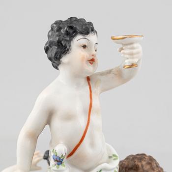 A porcelain figurine, late 19th century.