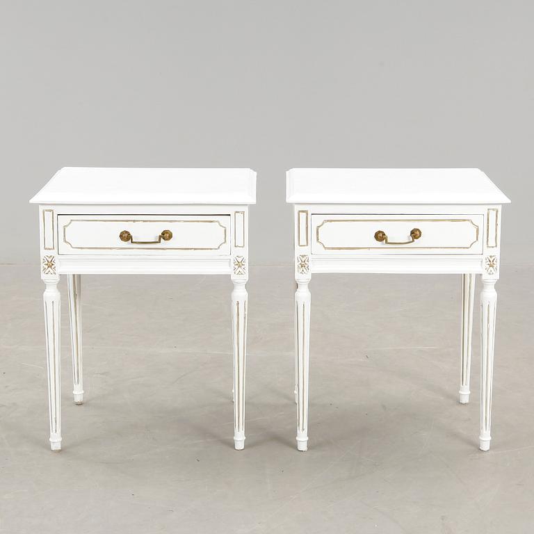 SÄNGBORD, ett par, gustaviansk stil, 1900-tal.