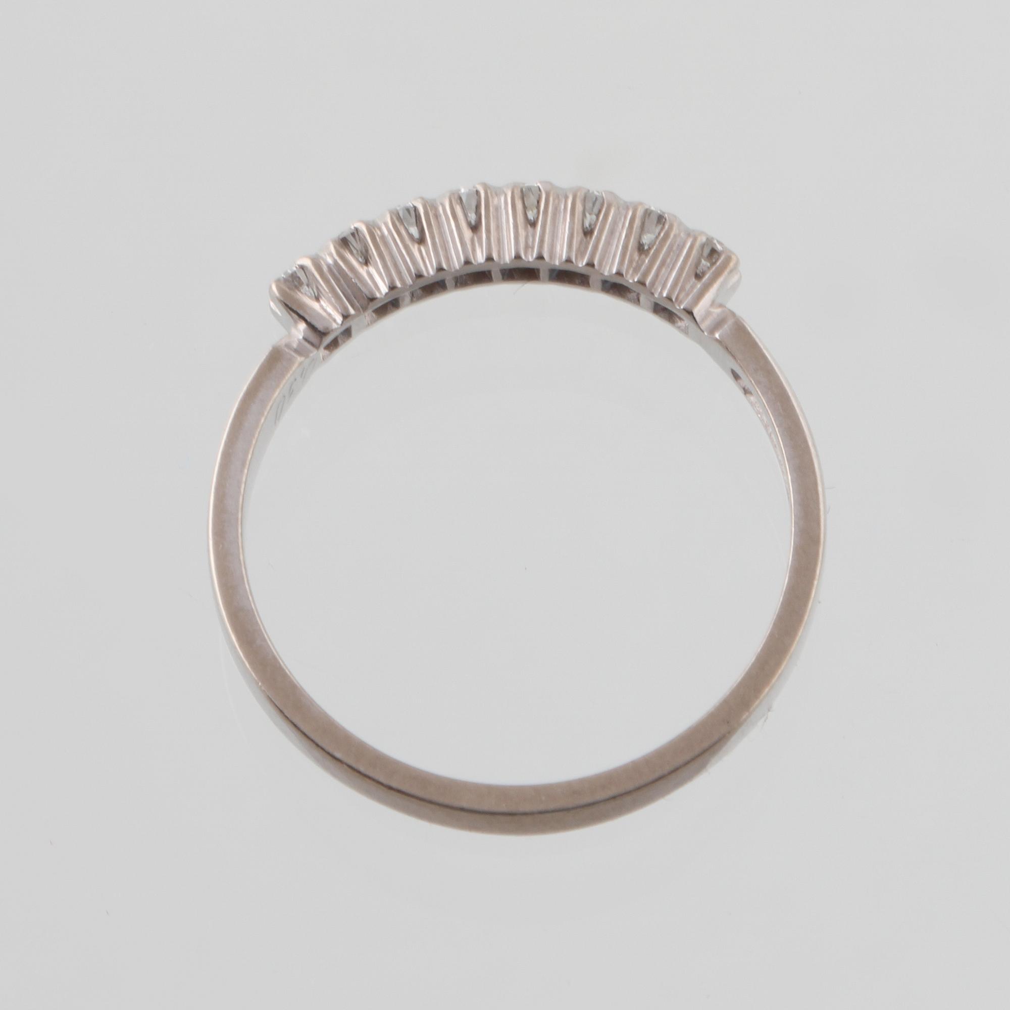 RING, 18K vitguld med 8 briljantslipade diamanter, 0.30 ct, Juvel Magnus, Göteborg, 1993.  Vikt 3,3 gram.