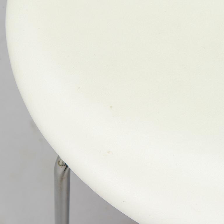 Arne Jacobsen, tuoli, "Seiska", Fritz Hansen, Tanska, 2015.