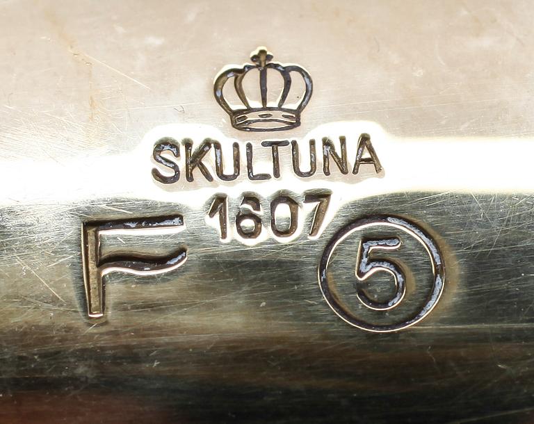 SKEPPSKARAFF SAMT 6 BÄGARE, mässing, Pierre Forsell, Skultuna.