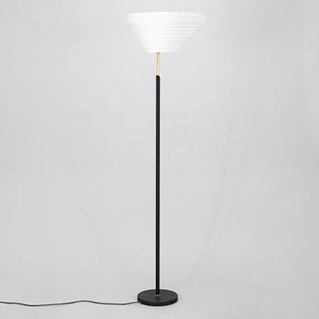 Alvar Aalto, golvlampa A 805 "Änglavinge", Artek, 2000-tal.