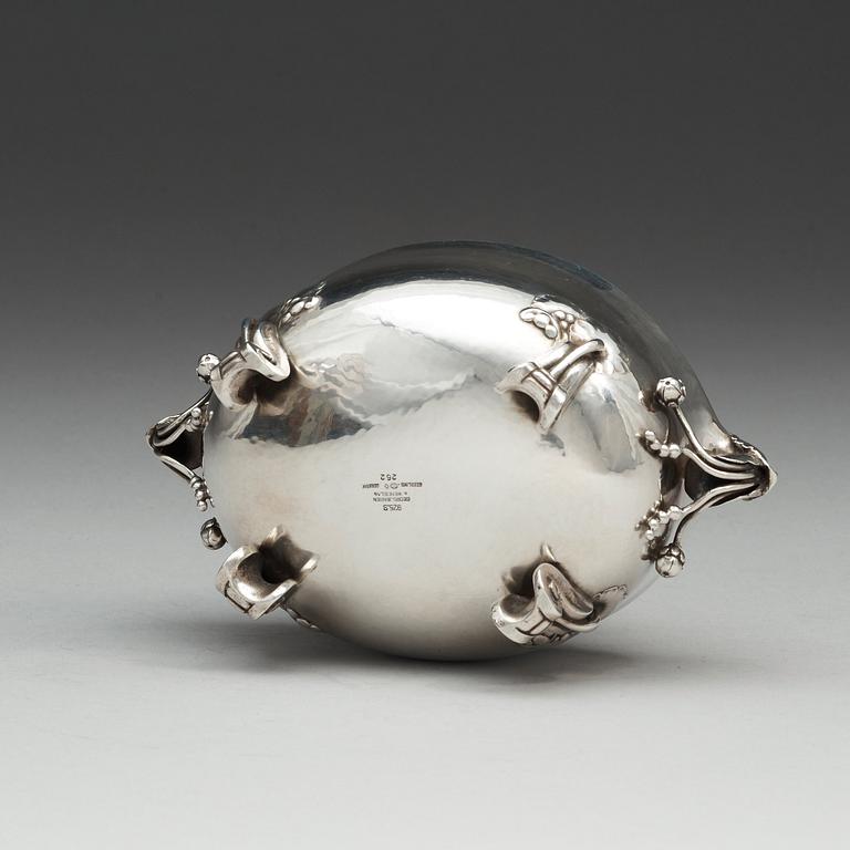 A Georg Jensen sterling bonbonnière, Jensen & Wendel, Copenhagen 1945-51.