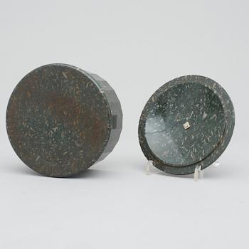 SMÖRASK MED LOCK. Älvdalen, 1800-talets början. Empire.