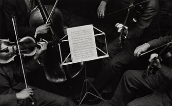 309. André Kertész, "Quatour, Paris", 1926.