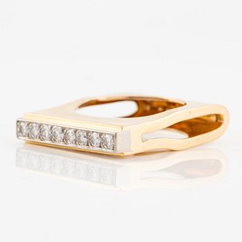 A W.A. Bolin ring in 18K gold set with round brilliant-cut diamonds.