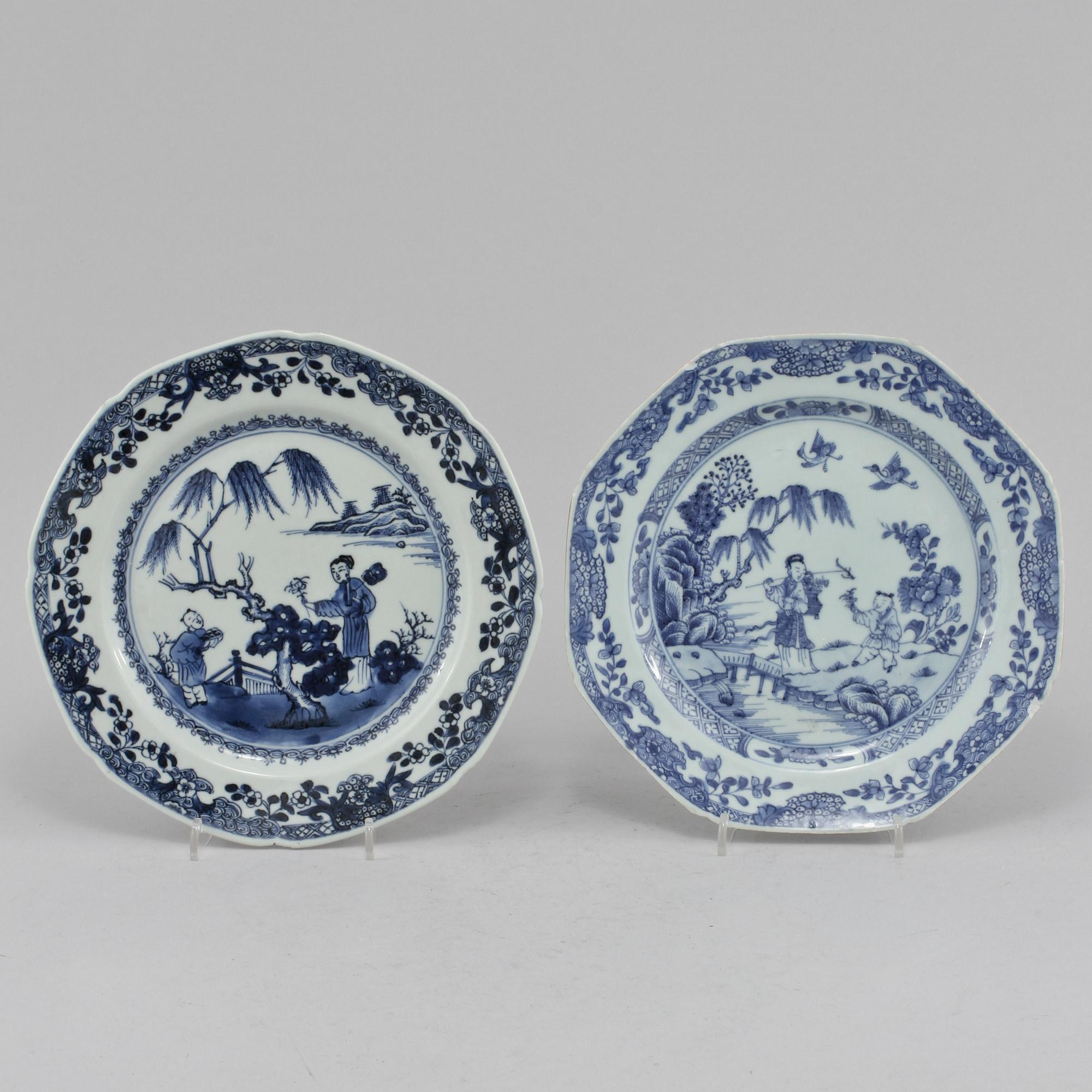 TALLRIKAR, 2 st, porslin, Kina, 1700-tal.