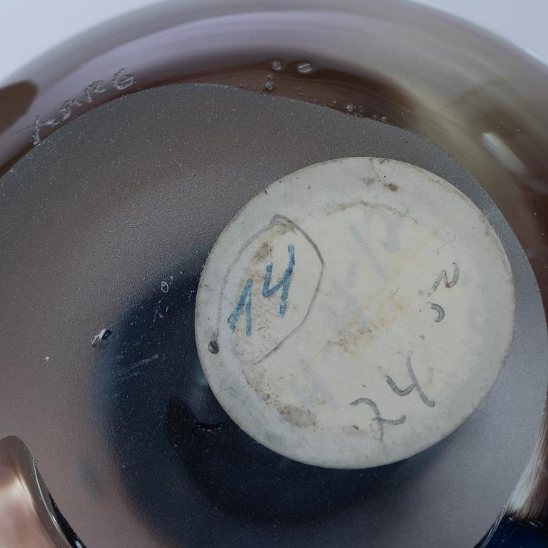 Six glass paper weights, including Robert Eickholt, USA, 1985, & klas-Göran Tinbäck, Sweden.