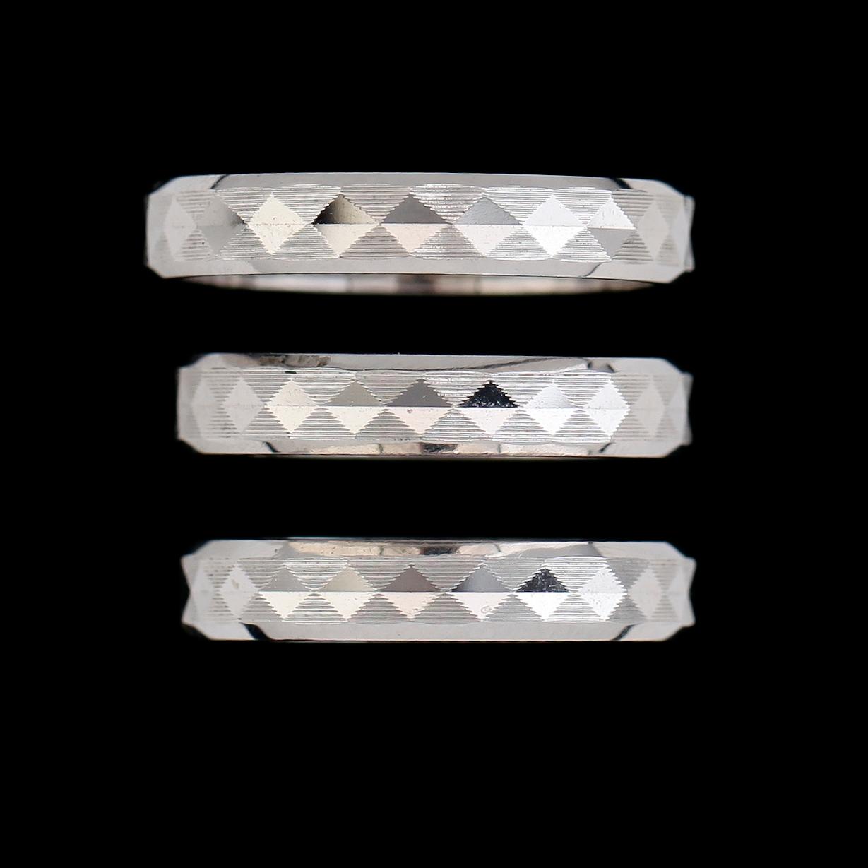 RINGAR, 3 st, 18 k vitguld, 1970-tal. Total vikt ca 13 gram.