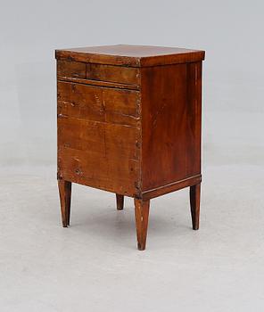 POTTSKÅP, 1800-talets första hälft.