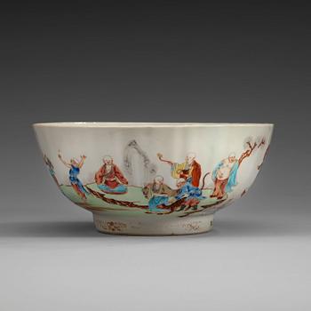 1537. A famille rose punch bowl, Qing dynasty, Qianlong (1736-95).