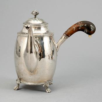 KAFFEKANNA. Silver, Jacob Ulfsberg, Nyköping 1818, ca 411 g.